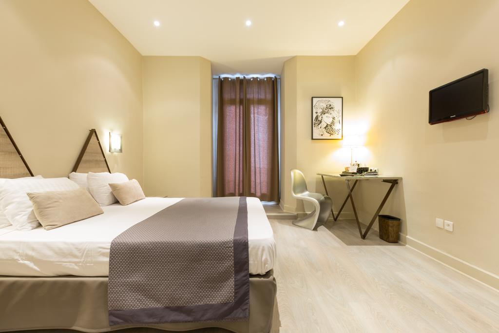 Hotel Amirauté 3*